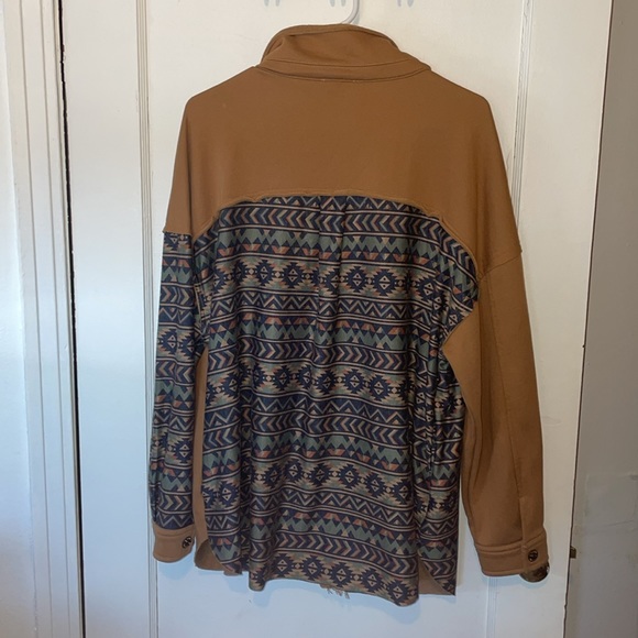 Miss Me Shacket Southwest Print button down top - Picture 7 of 11